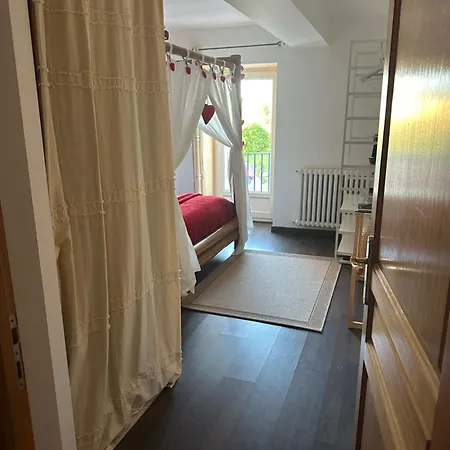 Kourline Villalunoterie Futuroscope Piscine בית הארחה