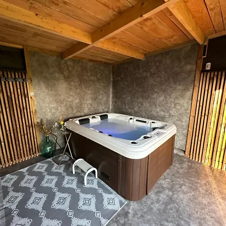 Penzion Kourline Villalunoterie Futuroscope Piscine