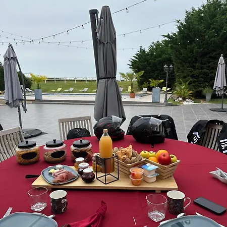 Kourline Villalunoterie Futuroscope Piscine בית הארחה *